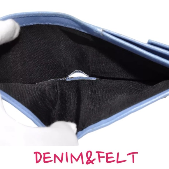 💙🩵Salvatore Ferragamo Light Blue Leather Gancini Bi-Fold Compact Wallet 💙🩵 - Picture 8 of 11